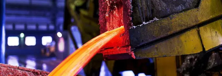 Red hot liquid aluminium pouring out of container © UC Rusal