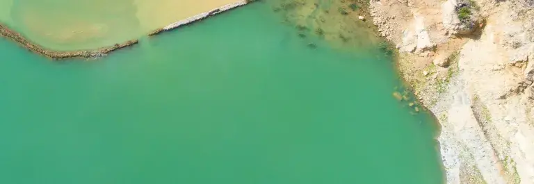 Aerial view of mine with turquoise water © Unsplash