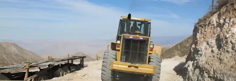 Heavy duty vehicle riding along ridge near mine © Marieke van der Mijn,  Responsible Jewellery Council