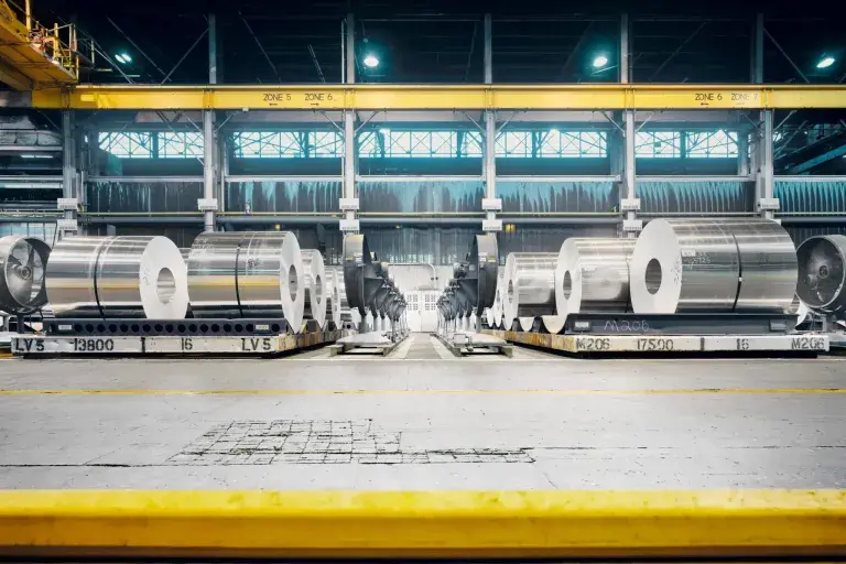Aluminium factory and large machinery © Aluminium Stewardship Initiative