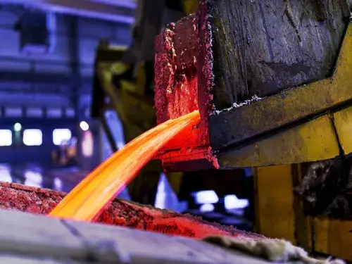 Red hot liquid aluminium pouring out of container © UC Rusal