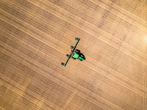Aerial shot of a combine harvester farming © Unsplash