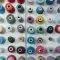 Rows of different coloured threads for embroidery © Pexels