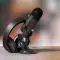 Microphone for podcasting against a blurred background© Pexels